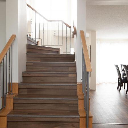 Elegant 6 Bedroom House Near U Of Manitoba وينيبج المظهر الخارجي الصورة
