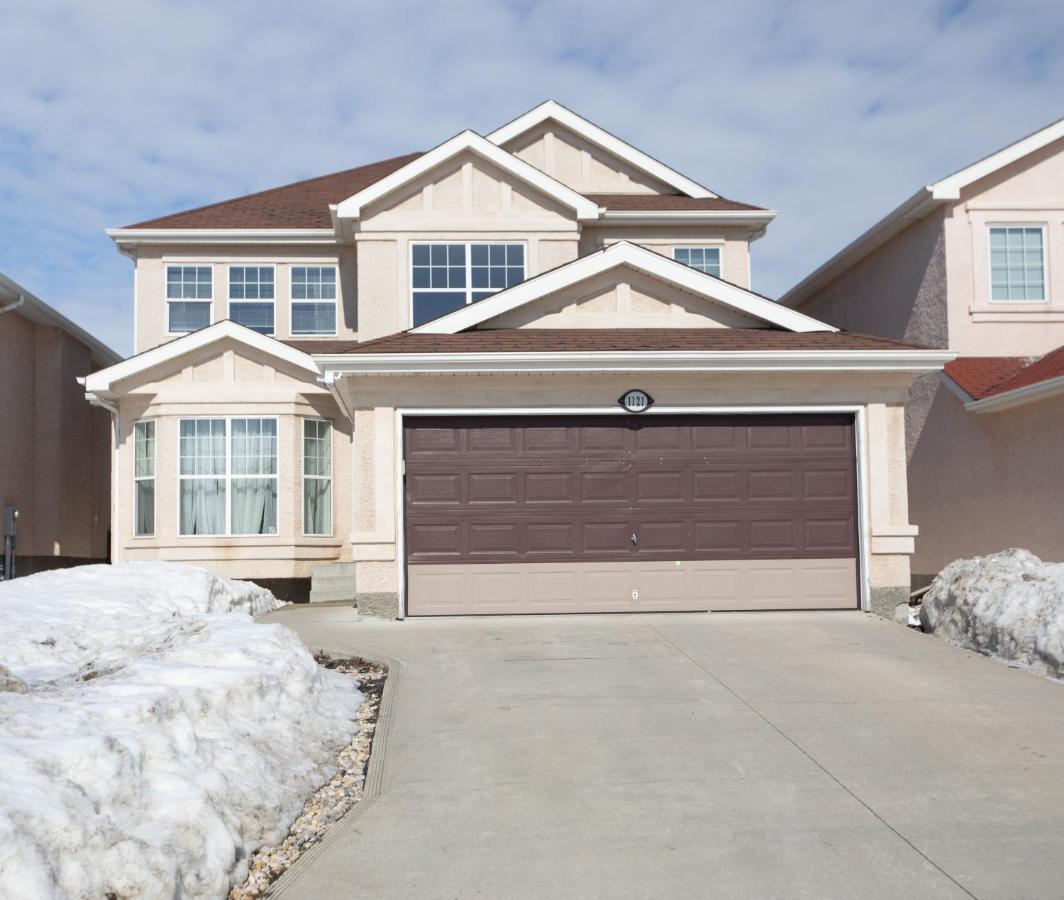 Elegant 6 Bedroom House Near U Of Manitoba وينيبج المظهر الخارجي الصورة