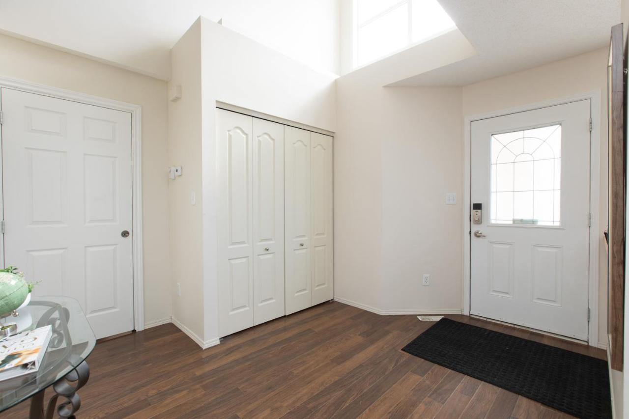 Elegant 6 Bedroom House Near U Of Manitoba وينيبج المظهر الخارجي الصورة